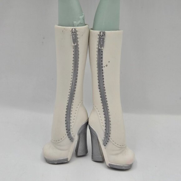 Monster High Scarah Screams I Heart Fashion White & Silver Boots Shoes - Picture 2 of 4